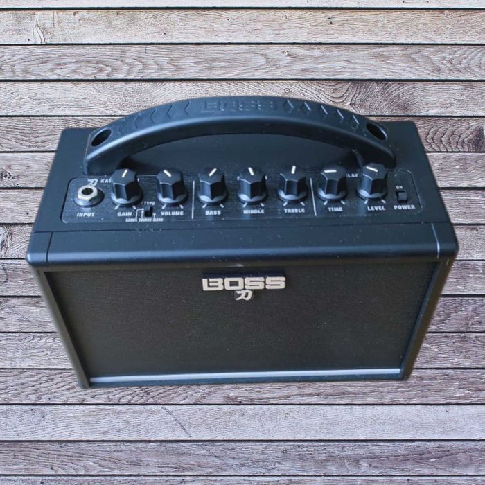 Boss katana mini усилвател за китара