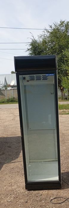 Продам витрину холодильную