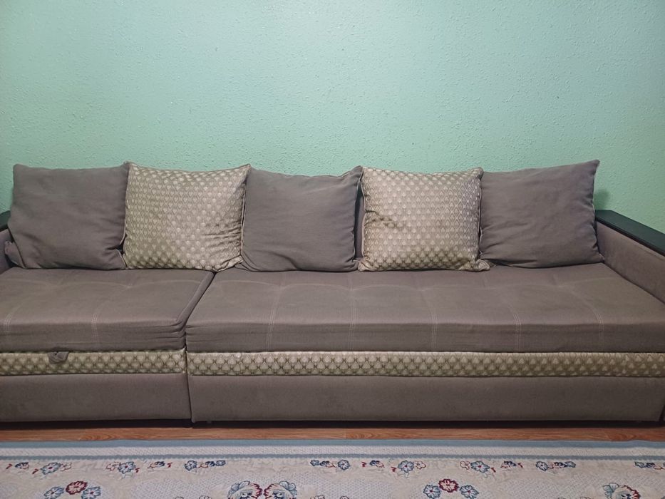 Диван в хорошем состояний
