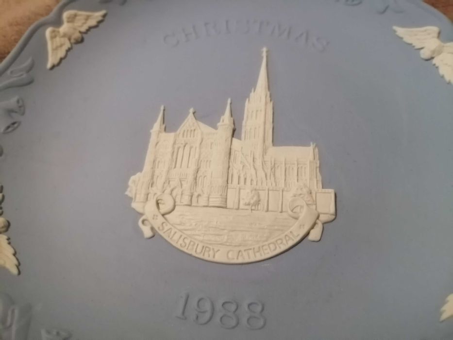 Vand farfurie mare Wedgwood jasper cu model de Craciun.