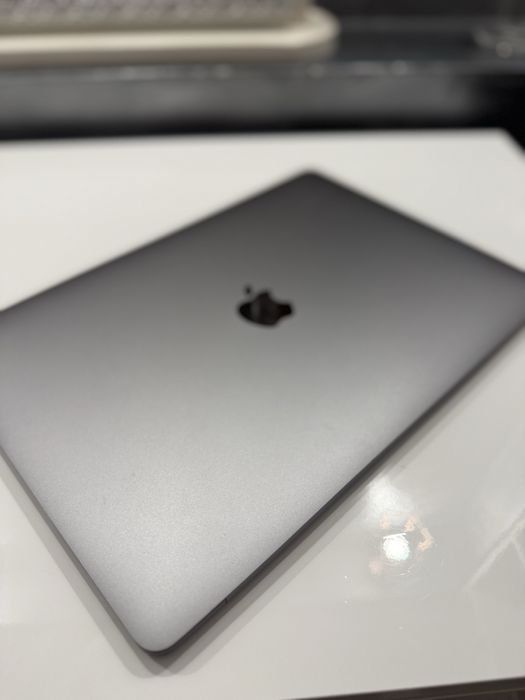 MacBook Pro 13” 2018, i5 Quad-Core, 16GB RAM, 256GB SSD