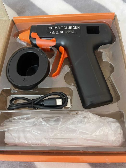 Безжичен пистолет за силикон , Поялник за топъл силикон / лепило