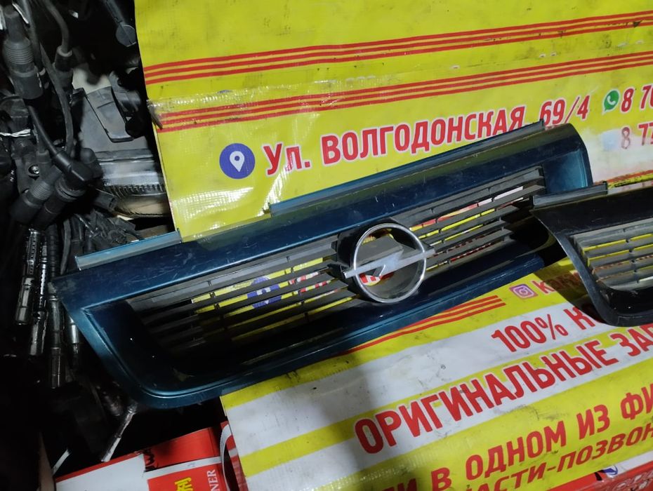 Решетка радиатора на Опель Вектора А