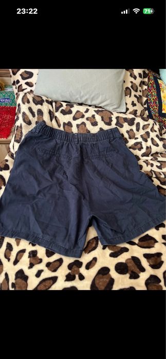 Pantaloni scurti pentru barbati