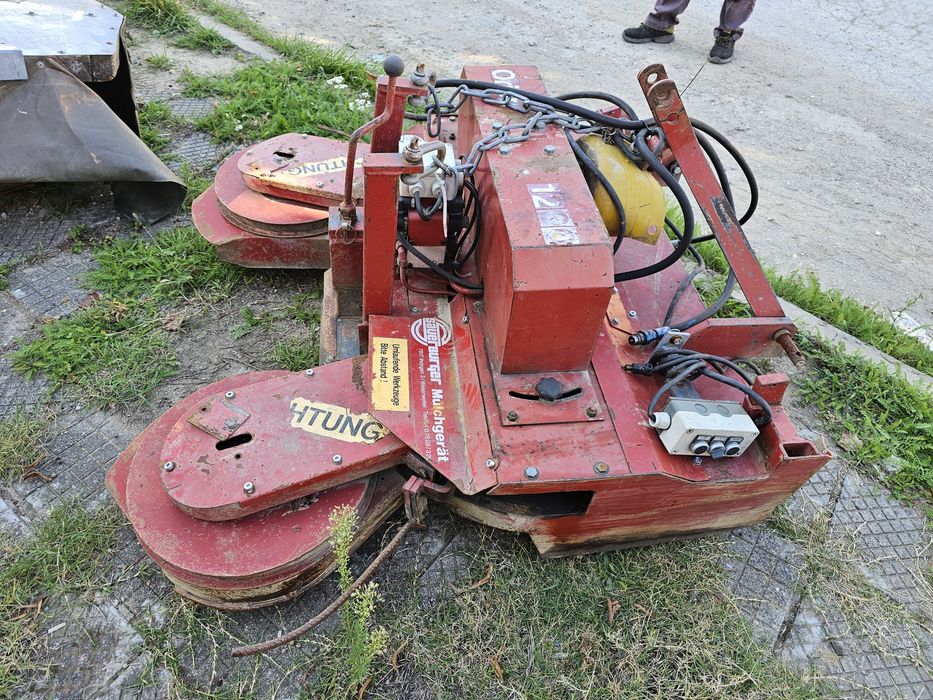 Откланяща се немска косачка мулчер