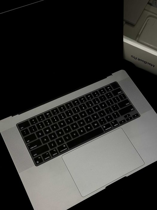 Macbook m1 pro 16gb, 16', 512gb