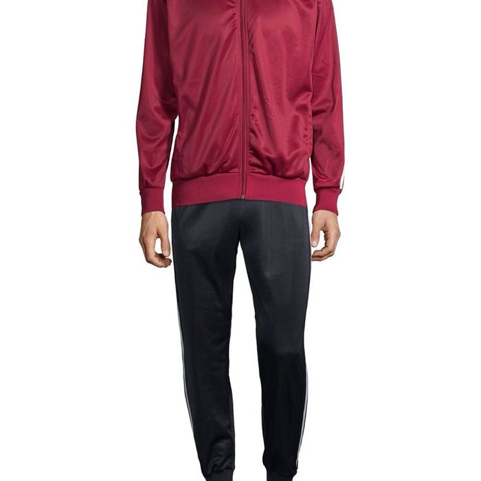 Оригинальные спортивные ветровки на молнии.