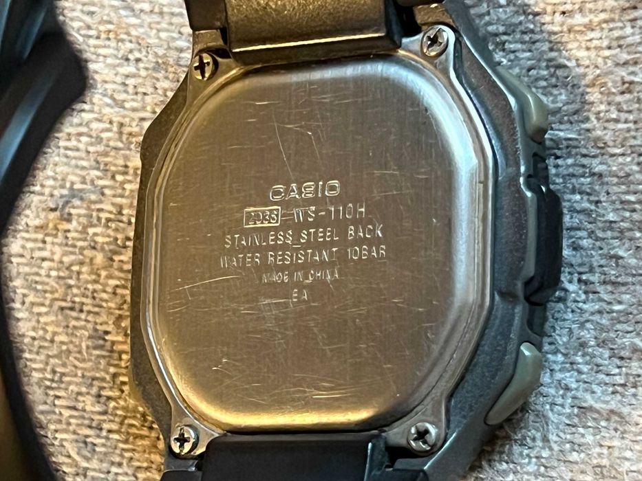 Ceas sport Casio WS-110H  rezistent la apă iluminare, funcții multiple