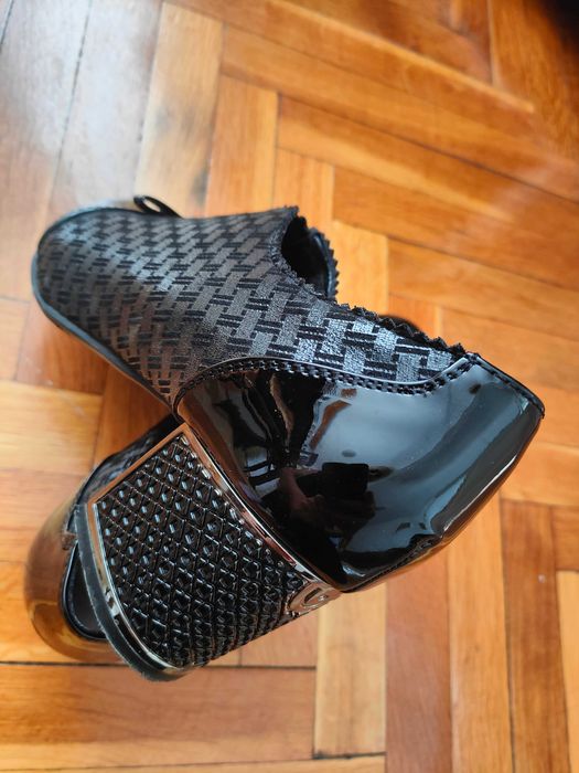 Дамски обувки Mat Star черни, лачени, с дебел ток, в отлично състояние