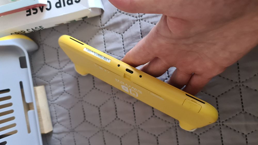 Nintendo switch lite с подаръци