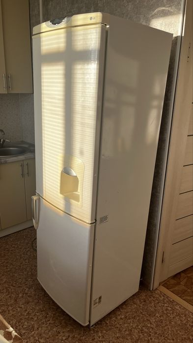 Продам б/у холодильник LG