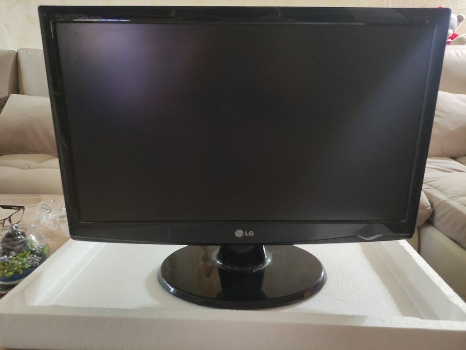 Монитор Lg w2243s