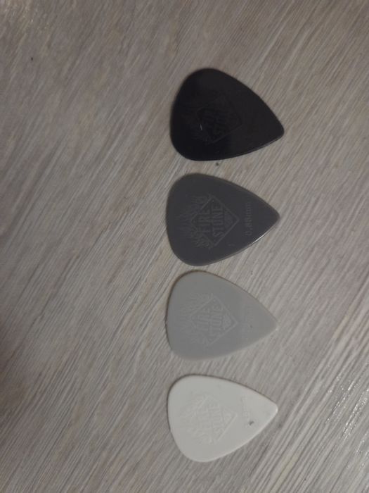 Set  Chitară El.Squier Stratocaster Sunburst + Husă Fender+ accesorii