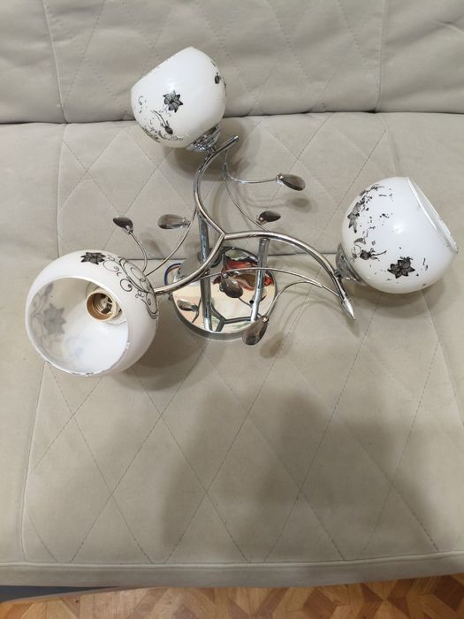 Продам люстры с круглыми плафонами