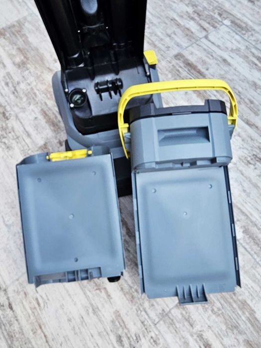 Masina de frecat aspirat spalat pardoseli Karcher BR 30/4 C