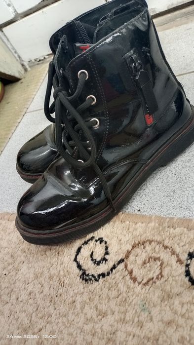 Продам осение ботинки