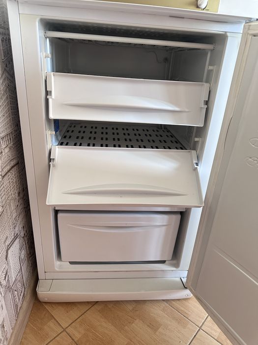 Морозильная камера Indesit.