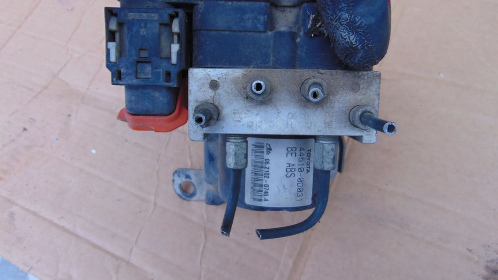 Pompa ABS Toyota Yaris an 2007 motor 1.3 benzina cod 44510-0D031