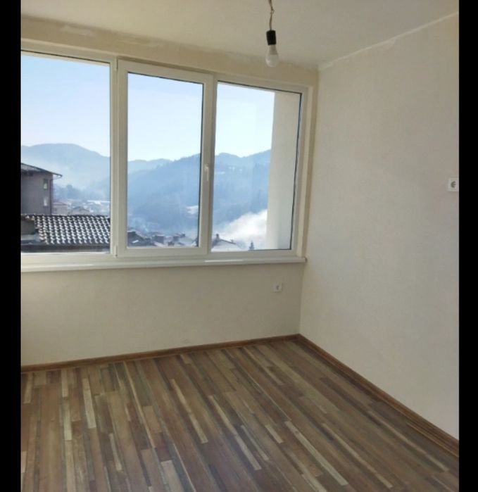 Продава четиристаен апартамент в топ центъра на гр.Смолян