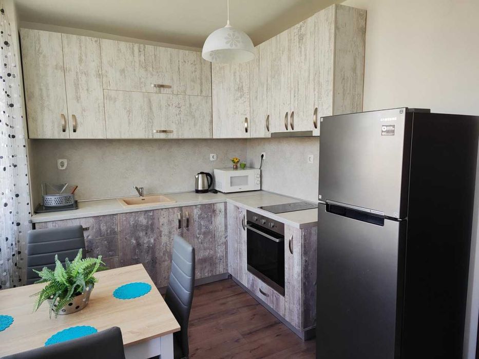 Дава се под наем Тристаен апартамент в Пловдив, Младежки Хълм - 120 кв.м за 548.25 € - Снимка #1