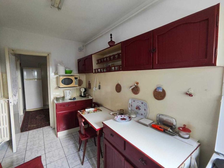 Apartament 3 camere, zona Dambu Pietros
