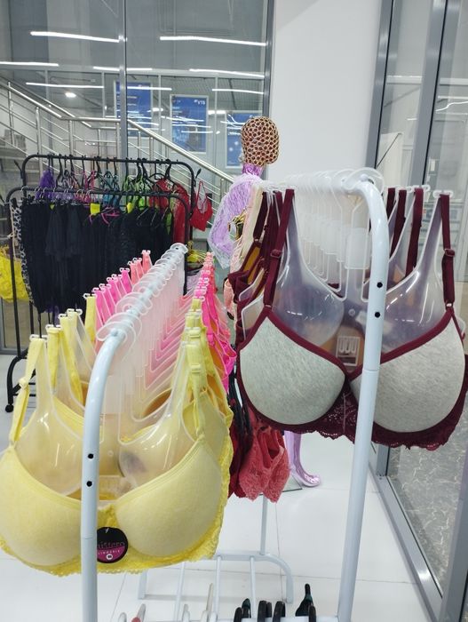 Женские одежды и аксессуары