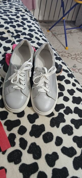 Продам 2 пары обуви за 10 тыс
