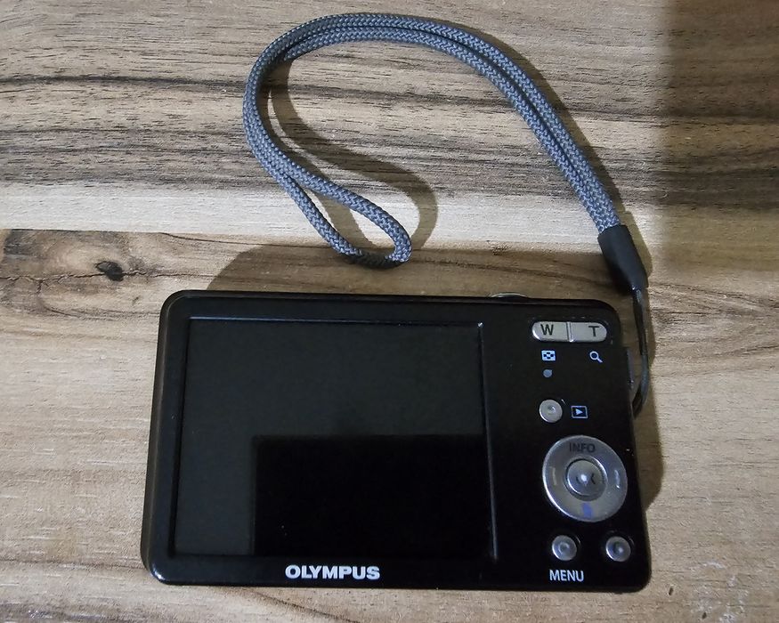 Olympus D-735 – Черен + оригинална батерия + SD карта Kingston