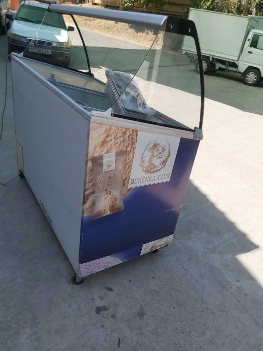 Витринный морозильник UGUR UDD 400 для мороженого