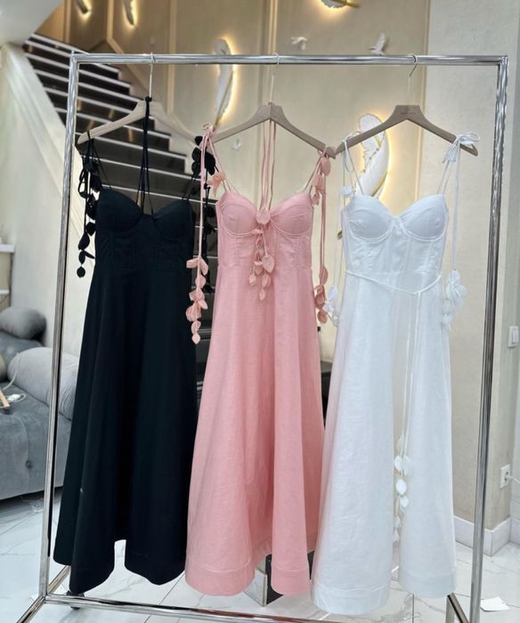 В розовом цвете платье