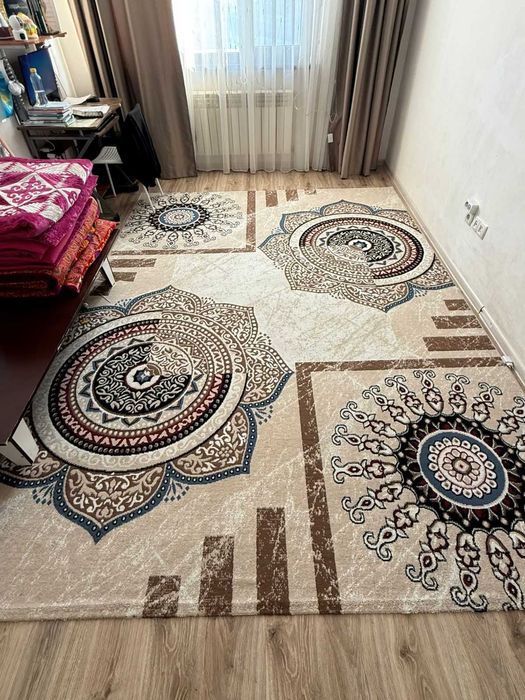 Продаю ковёр в б/у состояний