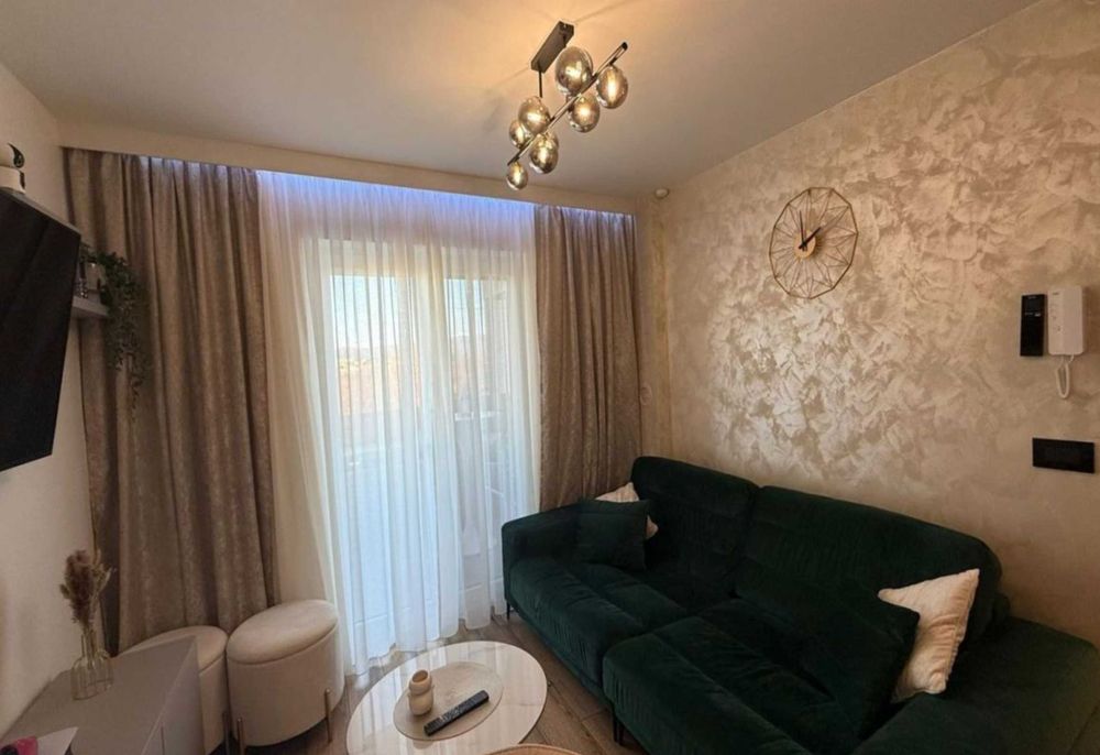 Дава се под наем Двустаен апартамент в София, Витоша - 70 кв.м за 348.84 € - Снимка #1