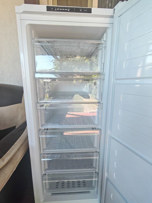 Congelator vertical Arctic 6 sertate aproape nou