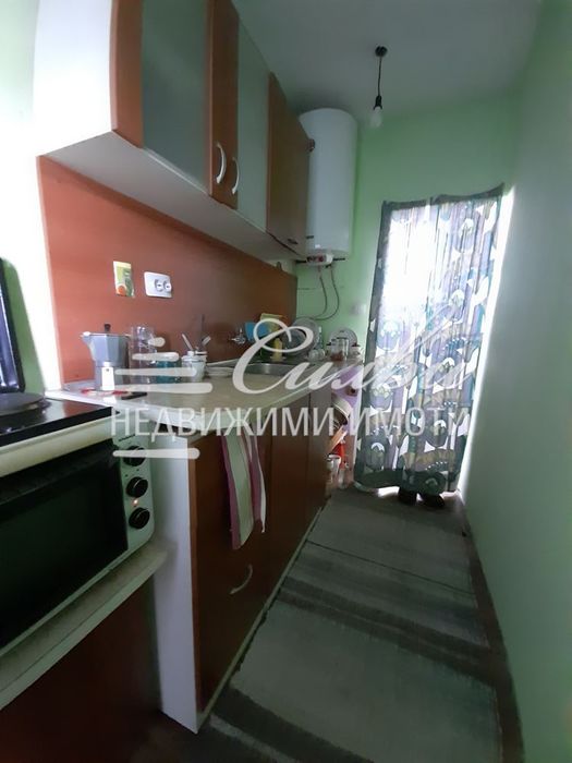 ТУХЛЕНА къща на плоча - с. Дибич.