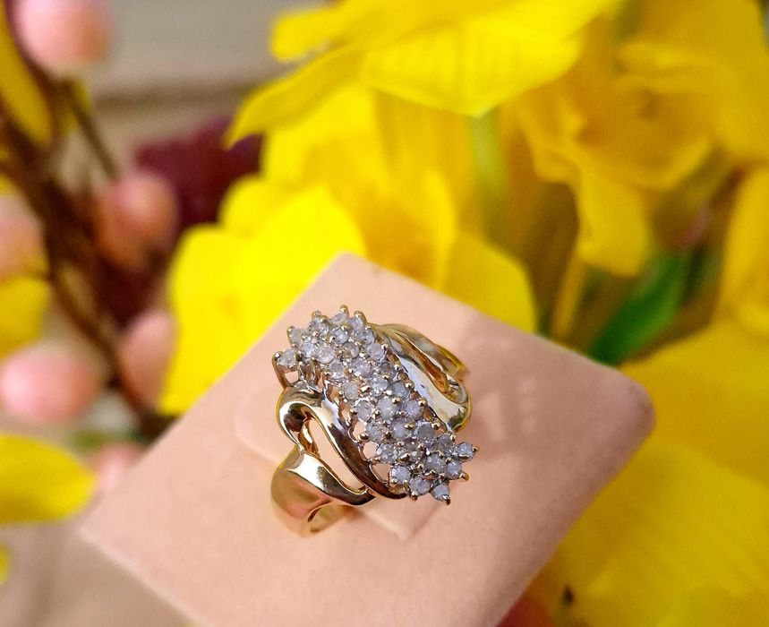 Inel din aur de 10K cu diamante naturale