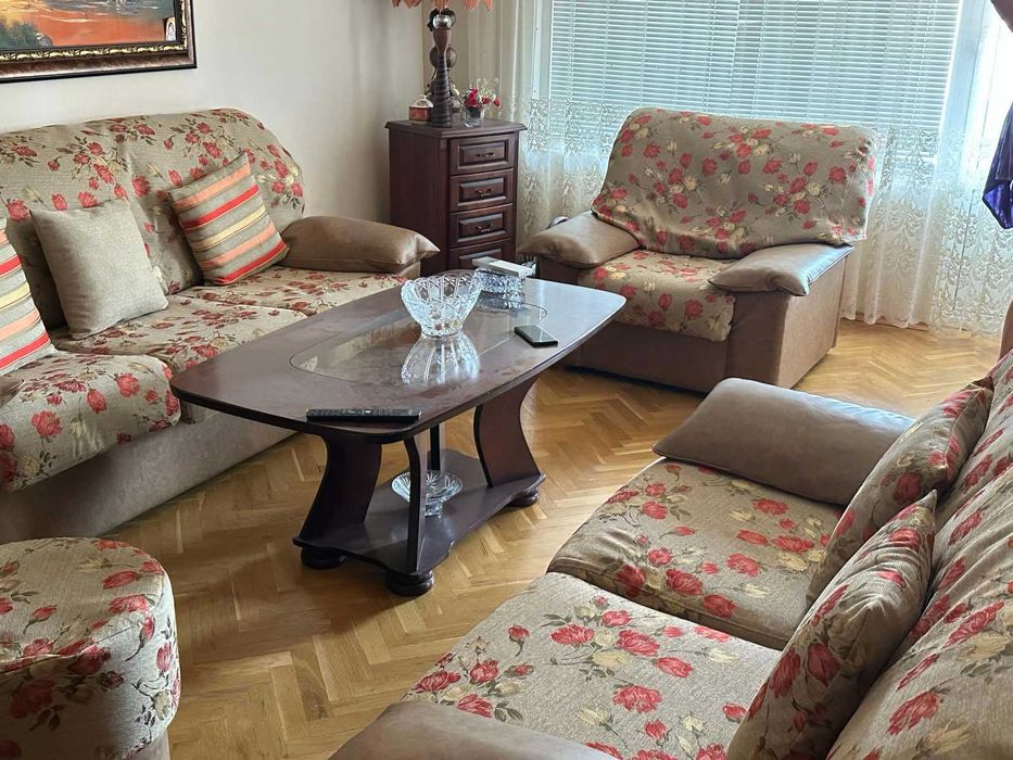 Холова гарнитура – 2 дивана, фотьойл и табуретка