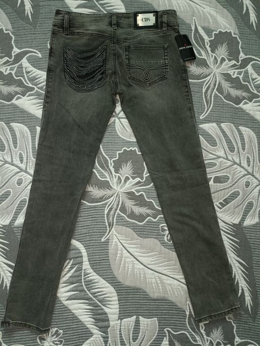 Продам джинсы новые