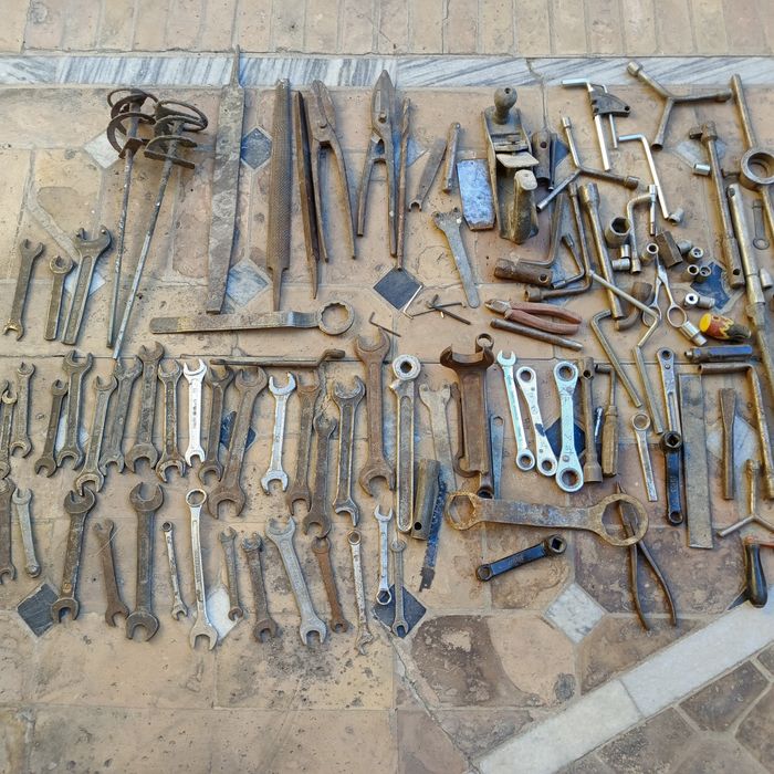 Инструменты ключи напильники