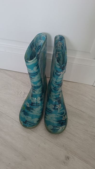 Продам детские резиновые сапоги , размер 38