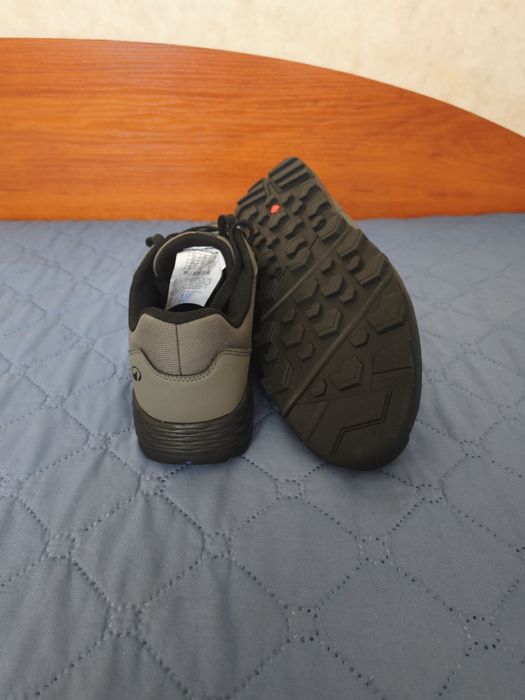 туристически обувки