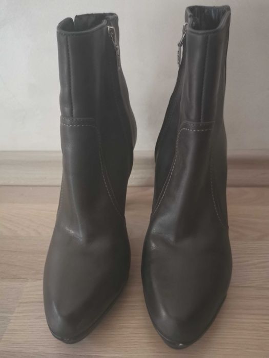 Сиви боти от естествена кожа Geox