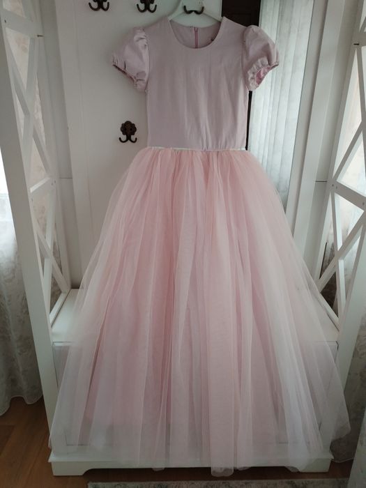 Vând rochii elegante, pentru fete
