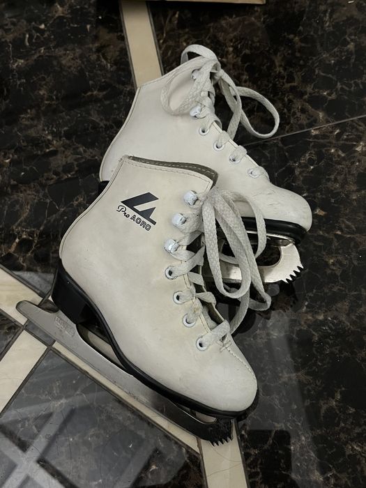 Коньки белые детские