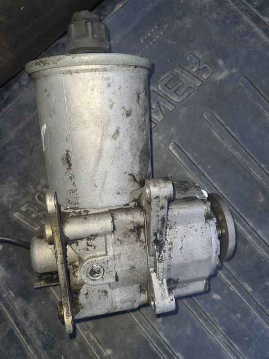 ГУР от Мерседес Бенс для 111 мотора