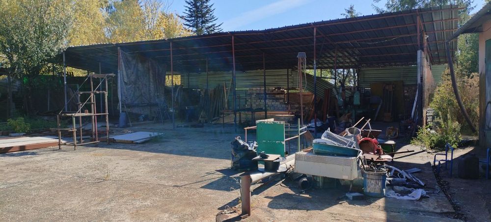Продавам къща с производствена база.