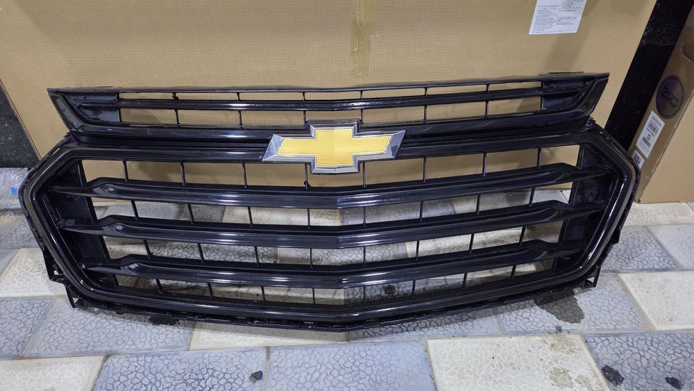 Передние фары и  Облицовка на Траверс.