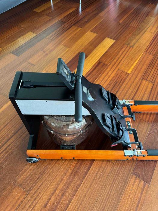 Aparat de vâslit (rowing machine) Kingsmith WM10 – pliabil, stare impecabilă