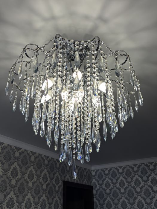 Продам стильную люстру с эффектом градиента