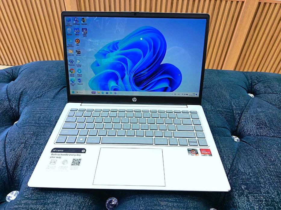 Laptop Hp = core i3 12 th gen
