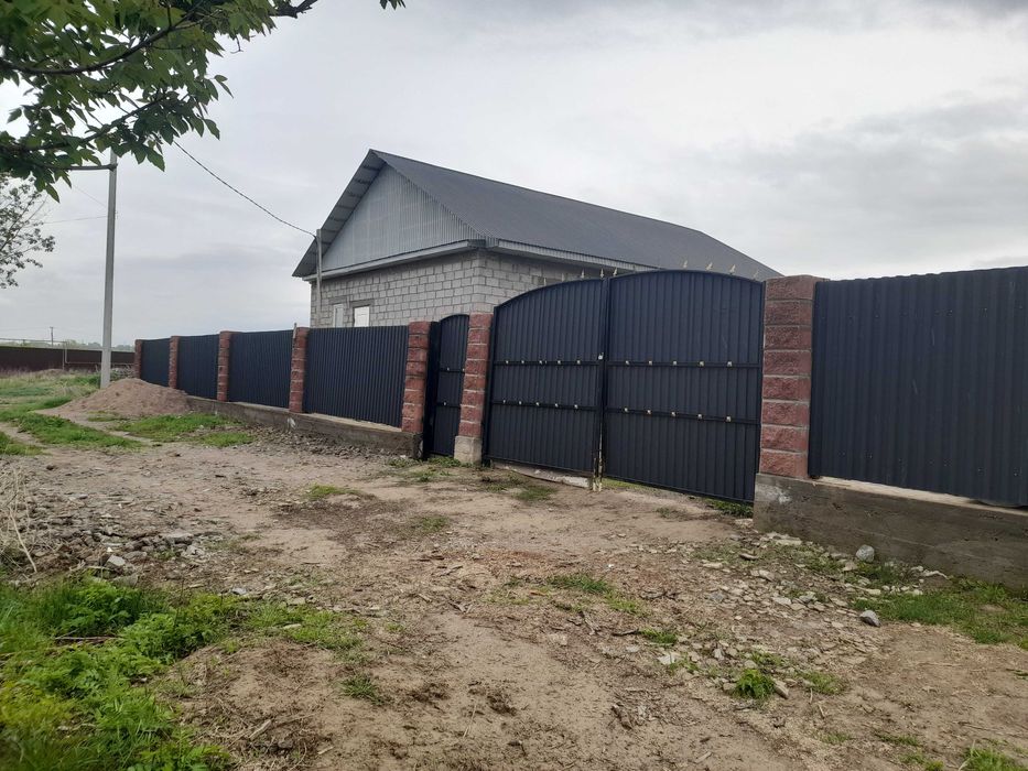 Продам участок с домом не достроен